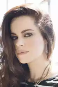 Photo de Emily Hampshire